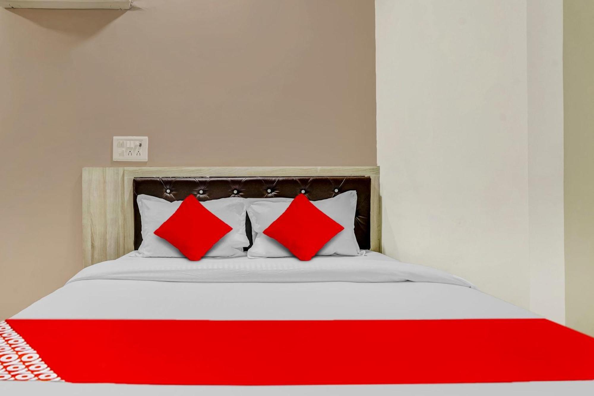 Hotel O Relax Palace Mumbai Exterior foto
